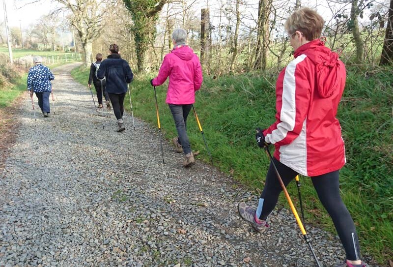 Corps en forme, marche nordique – Putanges le Lac