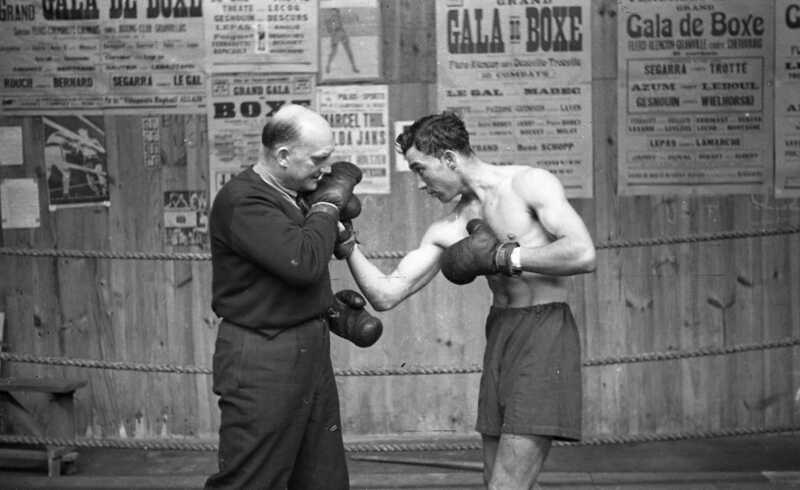 M. Krassowski et l’un de ses élèves. 1949 © Fonds Guillaume – Archives de Flers Agglo