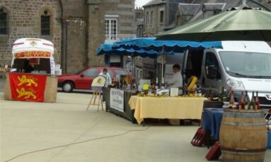 Marché Art, Terroir, Vins et vide-greniers